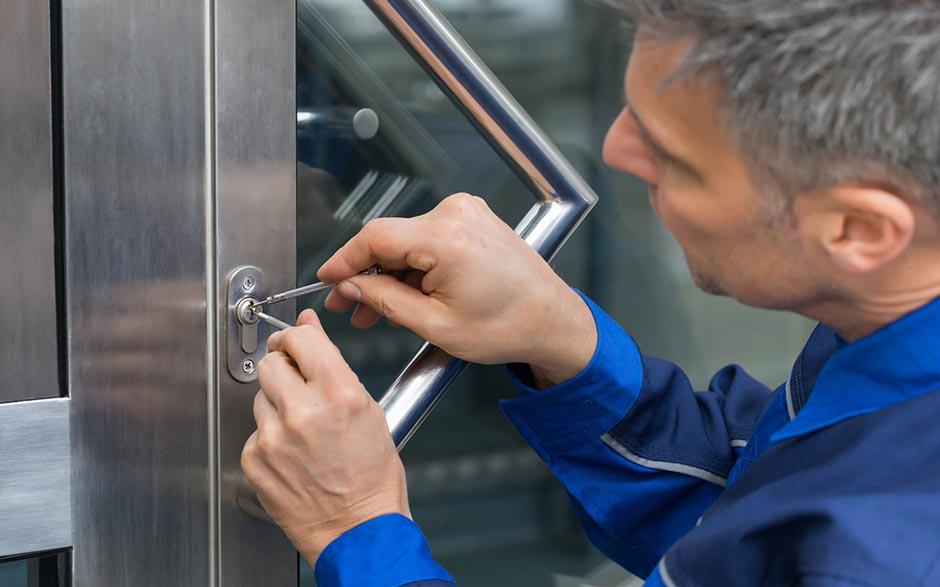 comment ouvrir une porte fermée à clé Paris 1