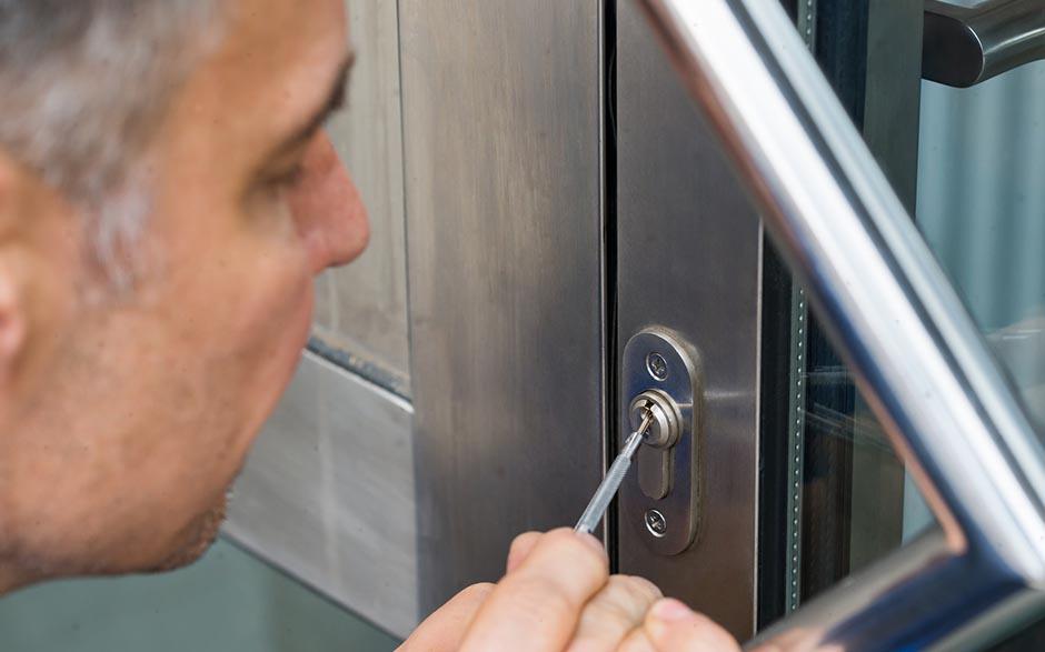 comment ouvrir une porte fermée à clé Paris 1